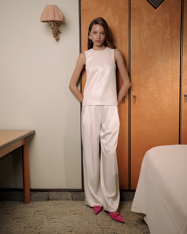 Брюки белые атласные