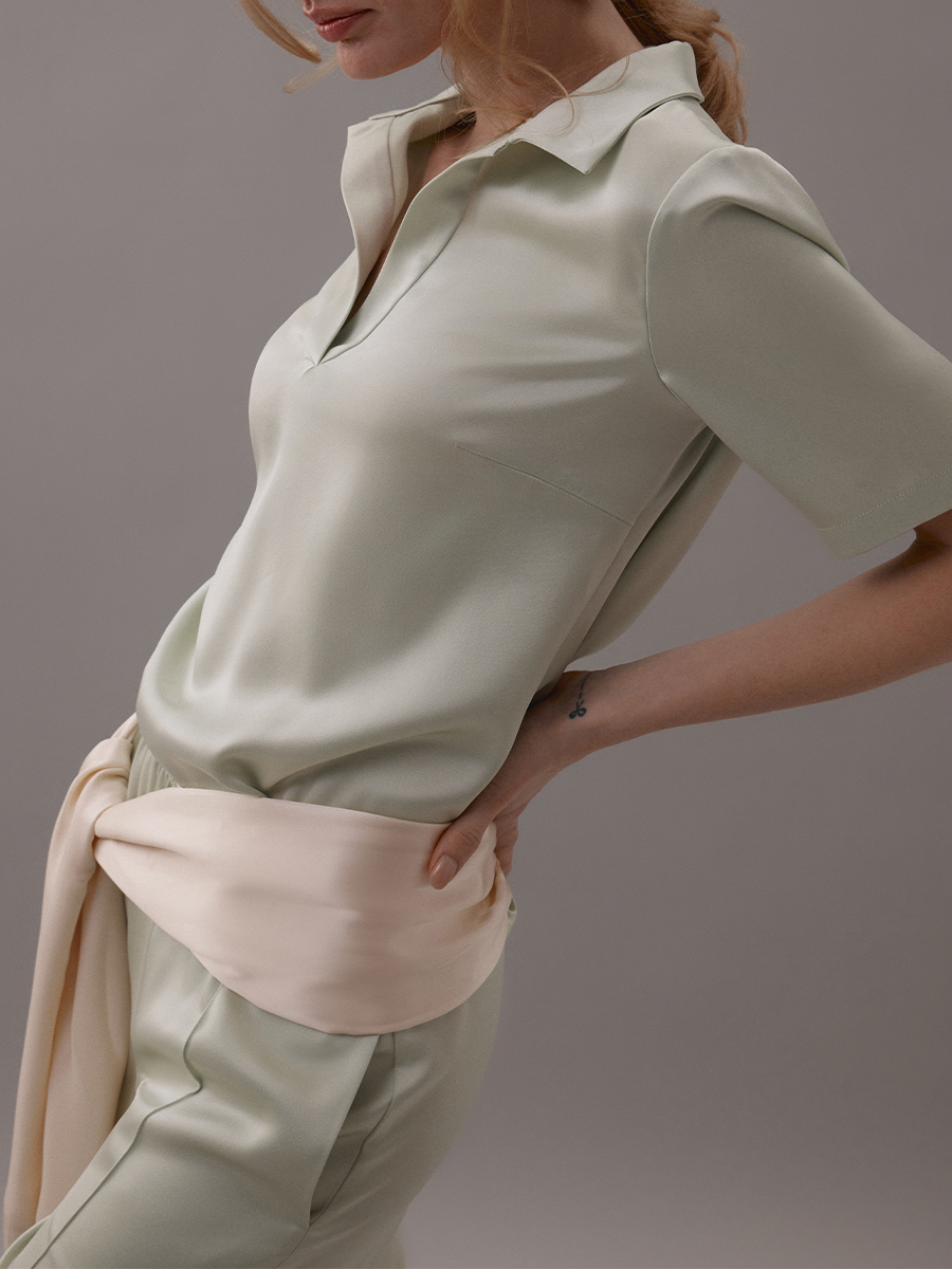 Брюки из фисташкового атласа